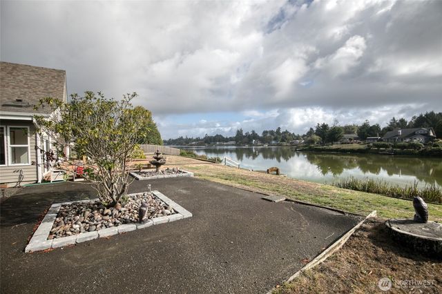 184 Bass Avenue NE, Ocean Shores, WA 98569