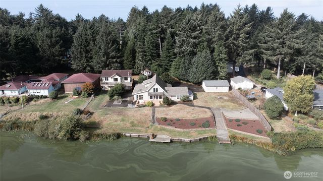 184 Bass Avenue NE, Ocean Shores, WA 98569