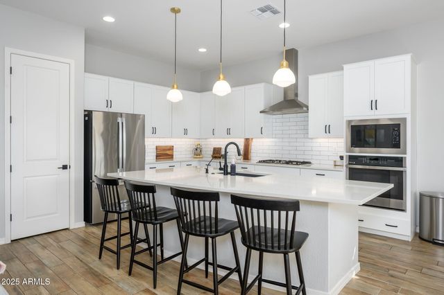 2831 W CHEVELON Drive, San Tan Valley, AZ 85144