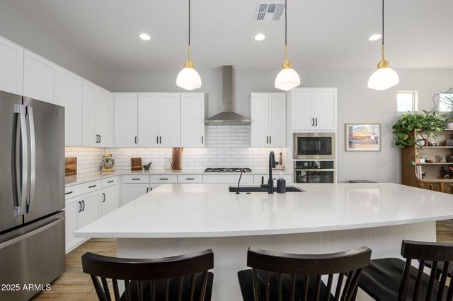 2831 W CHEVELON Drive, San Tan Valley, AZ 85144