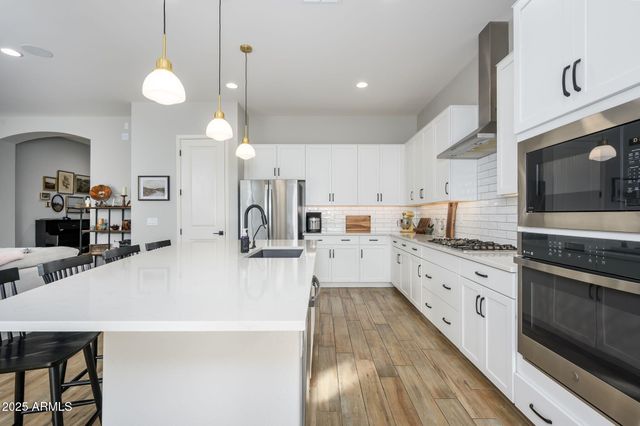 2831 W CHEVELON Drive, San Tan Valley, AZ 85144