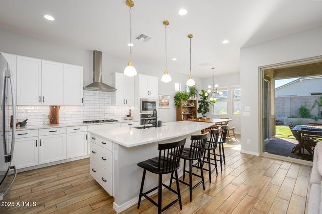 2831 W CHEVELON Drive, San Tan Valley, AZ 85144