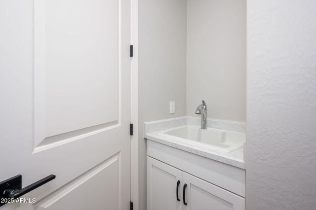 2831 W CHEVELON Drive, San Tan Valley, AZ 85144