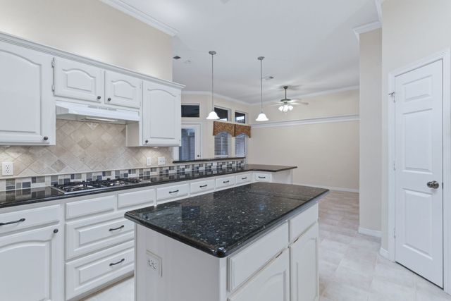 1613 Green Tree Drive, Hurst, TX 76054