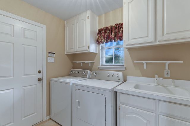 1613 Green Tree Drive, Hurst, TX 76054