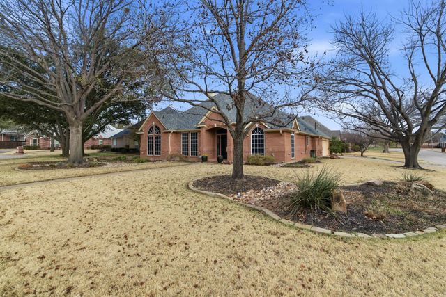 1613 Green Tree Drive, Hurst, TX 76054