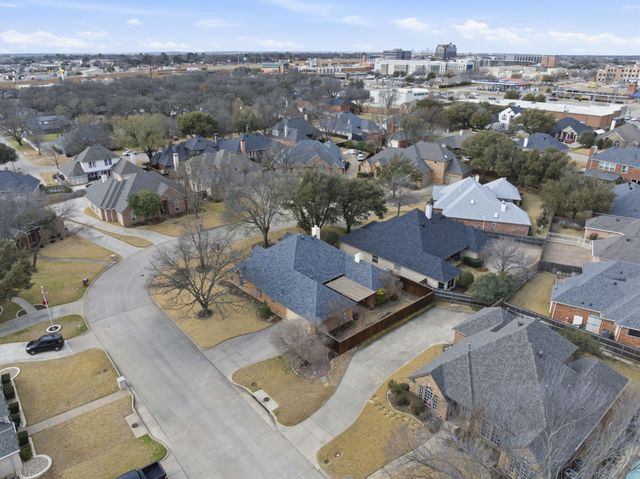 1613 Green Tree Drive, Hurst, TX 76054