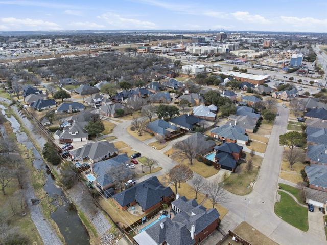 1613 Green Tree Drive, Hurst, TX 76054