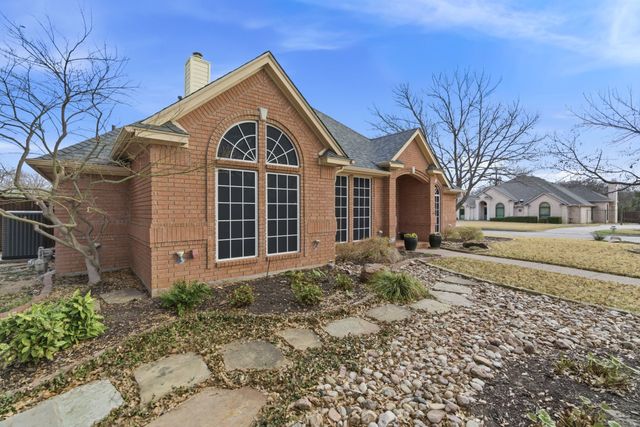 1613 Green Tree Drive, Hurst, TX 76054