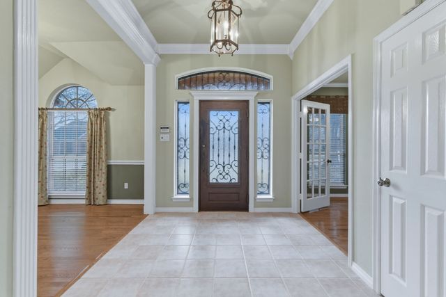 1613 Green Tree Drive, Hurst, TX 76054