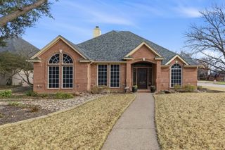 1613 Green Tree Drive, Hurst, TX 76054