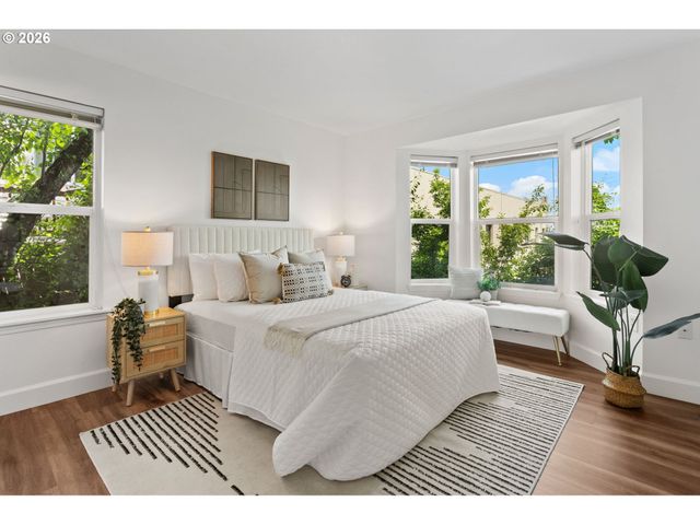 1033 Sw GIBBS St 105, Portland, OR 97239