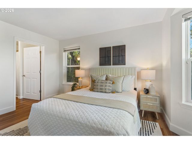 1033 Sw GIBBS St 105, Portland, OR 97239