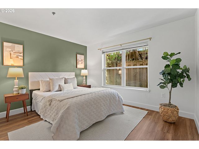 1033 Sw GIBBS St 105, Portland, OR 97239