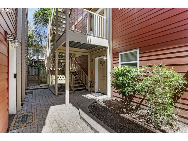 1033 Sw GIBBS St 105, Portland, OR 97239