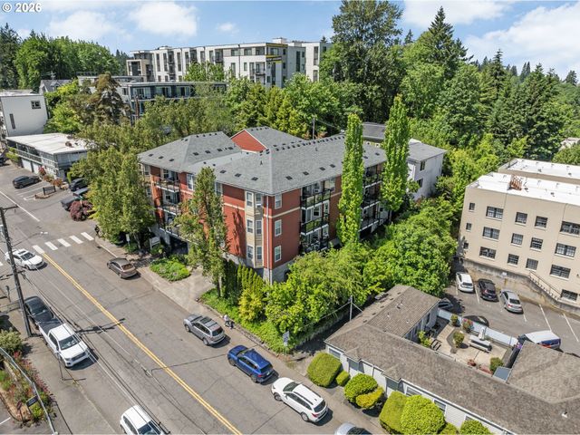 1033 Sw GIBBS St 105, Portland, OR 97239