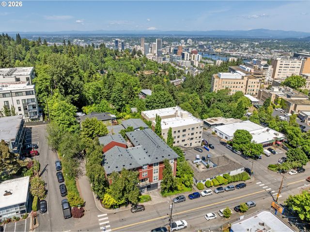1033 Sw GIBBS St 105, Portland, OR 97239