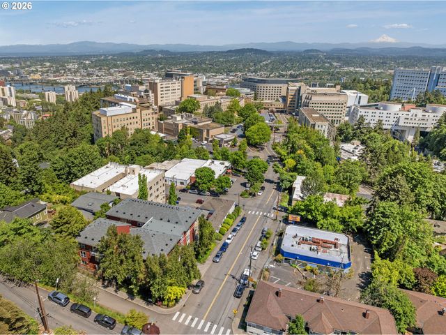 1033 Sw GIBBS St 105, Portland, OR 97239