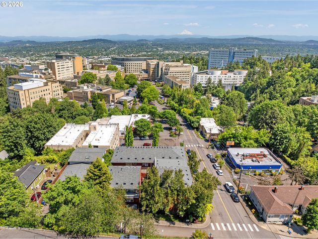 1033 Sw GIBBS St 105, Portland, OR 97239