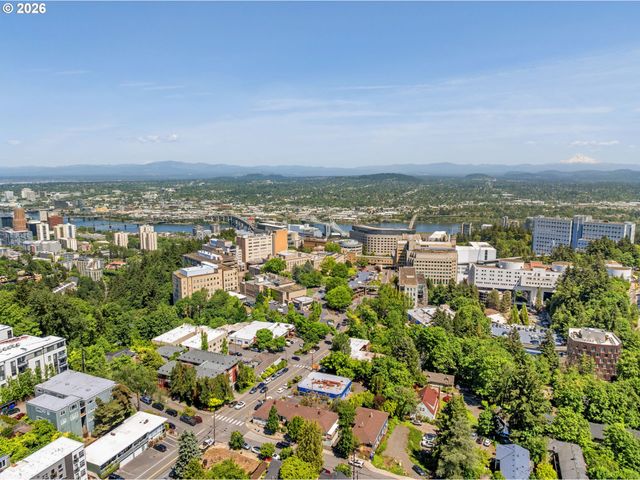 1033 Sw GIBBS St 105, Portland, OR 97239