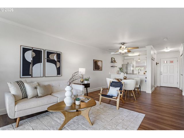 1033 Sw GIBBS St 105, Portland, OR 97239