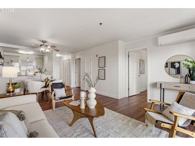 1033 Sw GIBBS St 105, Portland, OR 97239