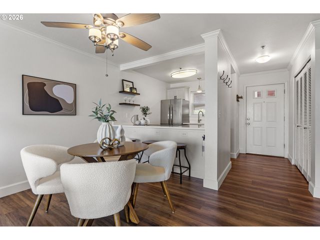 1033 Sw GIBBS St 105, Portland, OR 97239