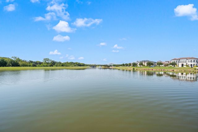 908 Lake Carillon Lane, Southlake, TX 76092