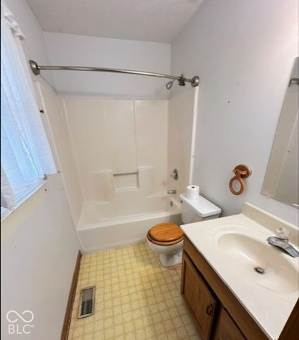 307 E North Street, Westfield, IN 46074