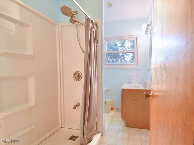 2430 River Road, Willoughby Hills, OH 44094