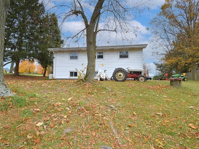 2430 River Road, Willoughby Hills, OH 44094
