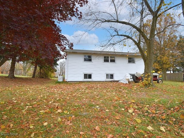 2430 River Road, Willoughby Hills, OH 44094
