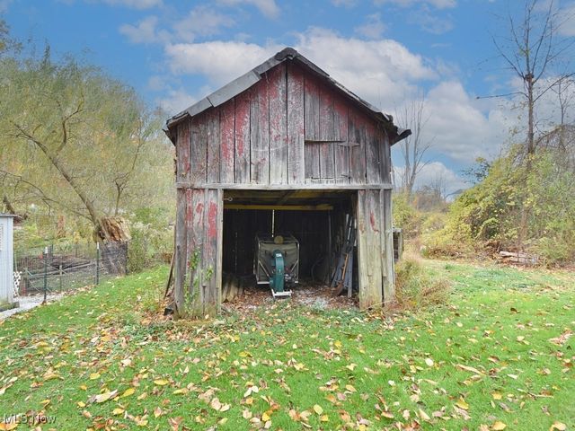 2430 River Road, Willoughby Hills, OH 44094