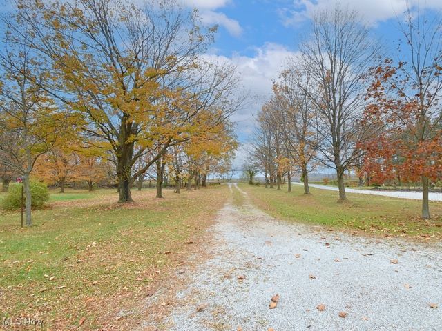 2430 River Road, Willoughby Hills, OH 44094