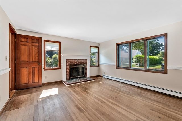 18 Clearview Avenue, Falmouth, MA 02540