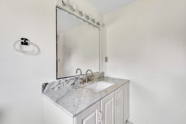 18 Clearview Avenue, Falmouth, MA 02540