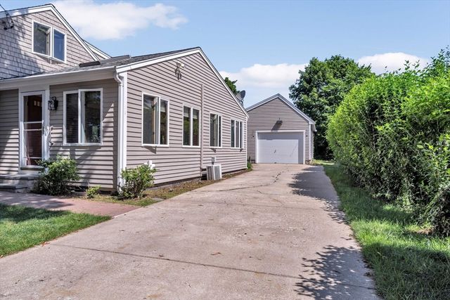 18 Clearview Avenue, Falmouth, MA 02540