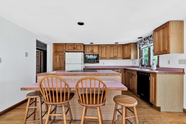 18 Clearview Avenue, Falmouth, MA 02540