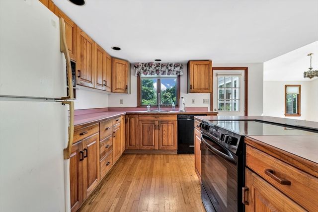 18 Clearview Avenue, Falmouth, MA 02540