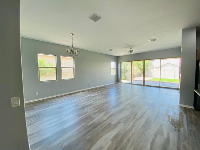 2828 W Patagonia Court, San Tan Valley, AZ 85144