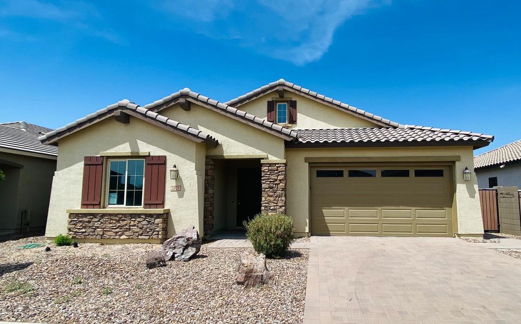 2828 W Patagonia Court, San Tan Valley, AZ 85144