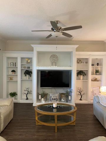 672 NE Bent Paddle Lane, Port St Lucie, FL 34983