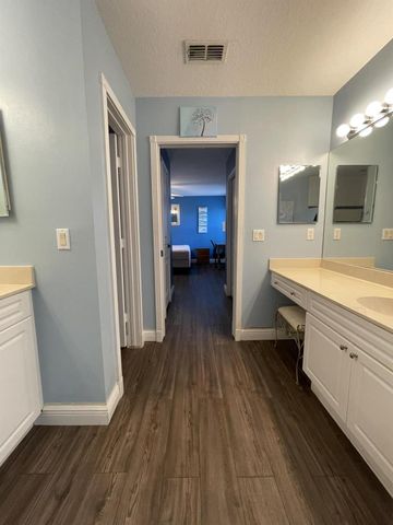 672 NE Bent Paddle Lane, Port St Lucie, FL 34983