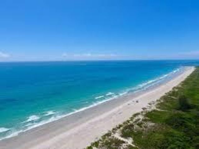 672 NE Bent Paddle Lane, Port St Lucie, FL 34983