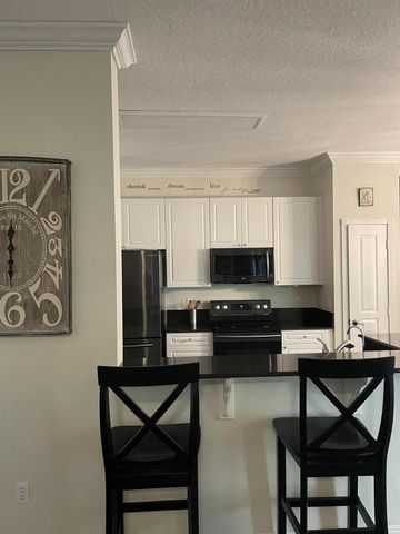 672 NE Bent Paddle Lane, Port St Lucie, FL 34983