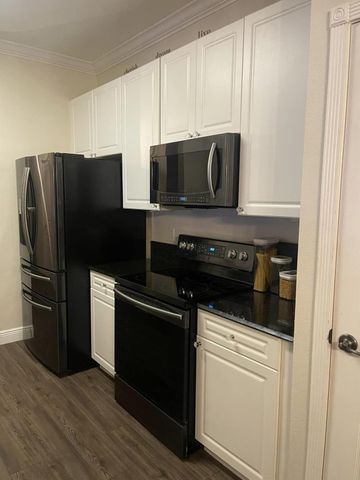 672 NE Bent Paddle Lane, Port St Lucie, FL 34983