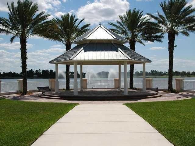 672 NE Bent Paddle Lane, Port St Lucie, FL 34983