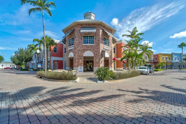 672 NE Bent Paddle Lane, Port St Lucie, FL 34983