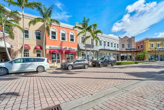 672 NE Bent Paddle Lane, Port St Lucie, FL 34983