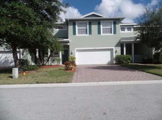 672 NE Bent Paddle Lane, Port St Lucie, FL 34983
